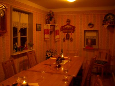 der kleinere der zwei Gasträume des Restaurants der kleinere der zwei Gasträume des Restaurants