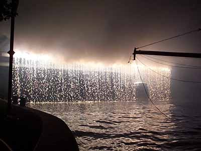 Feuerregen an der südlichen Seite der Glienicker Brücke