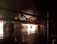 Feuerregen an der nördlichen Seite der Glienicker Brücke