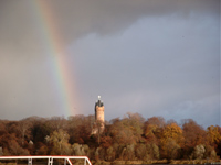 und die andere Seite des Regenbogens über dem Flatowturm im Babelsberger Park