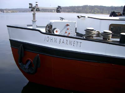 die John Barnett am ehemaligen Gaswerkskai der Schiffbauergasse die John Barnett am ehemaligen Gaswerkskai der Schiffbauergasse