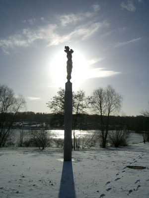 Statue Nike '89 von Wieland Förster an der Glienicker Brücke Statue Nike '89 von Wieland Förster an der Glienicker Brücke