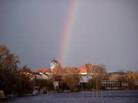Regenbogen über der sog. Puddingakademie in der Berliner Vorstadt