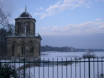 die Gotische Bibliothek am Heiligen See die Gotische Bibliothek am Heiligen See