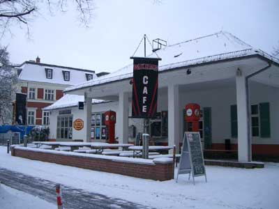 die alte Tankstelle an der Glienicker Brücke die alte Tankstelle an der Glienicker Brücke