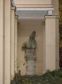 schöner, aber unvollständiger Mann am Kasino