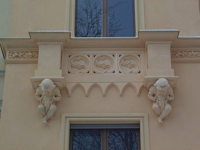 Sie tragen wohl schwer an der Fassade... Sie tragen wohl schwer an der Fassade...